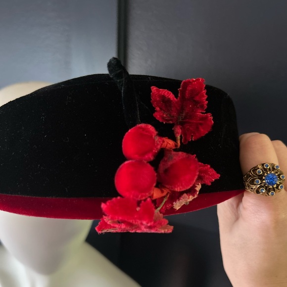 Vintage Black and Red Women's Hat - Picture 5 of 5